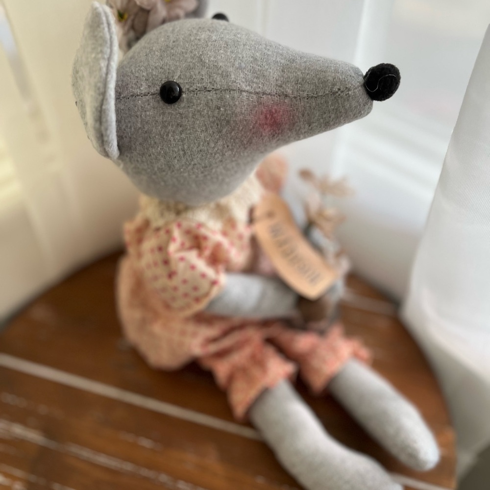 Primitive Mouse Watering Can Garden Mouse‎ Doll By Hearthside Collection - Picture 4 of 7